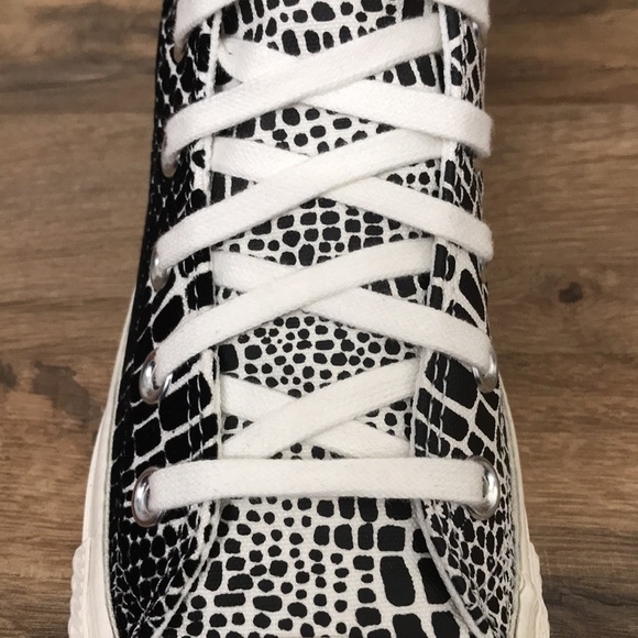 CONVERSE CTAS HIGH TOP BRAND NEW - Picture 5 of 15